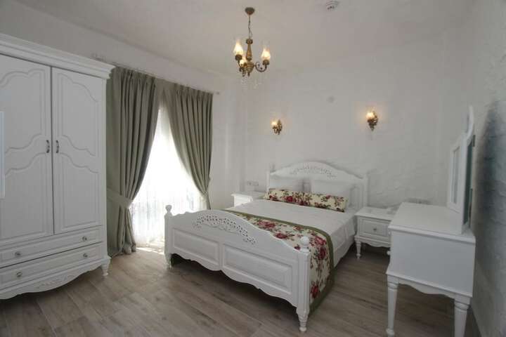 Room 6 of 23