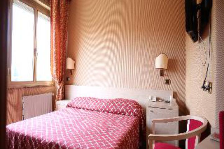 Room 5 of 6