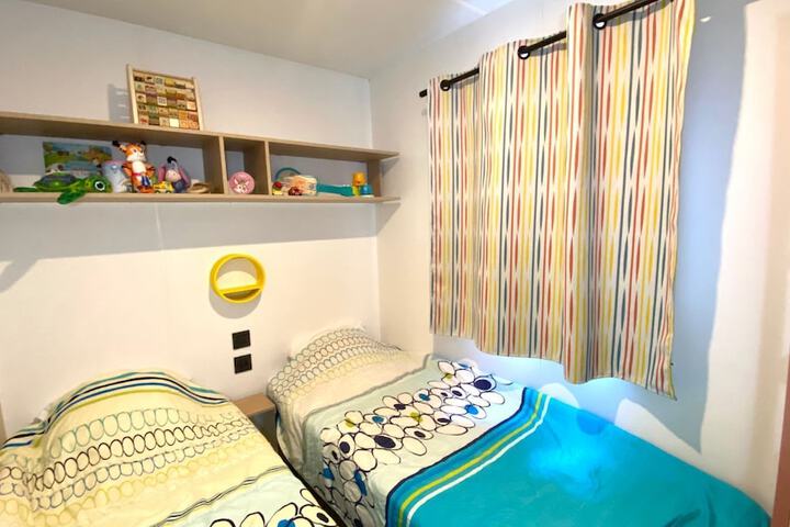 Room 34 of 182
