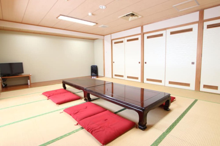 Room 19 of 38
