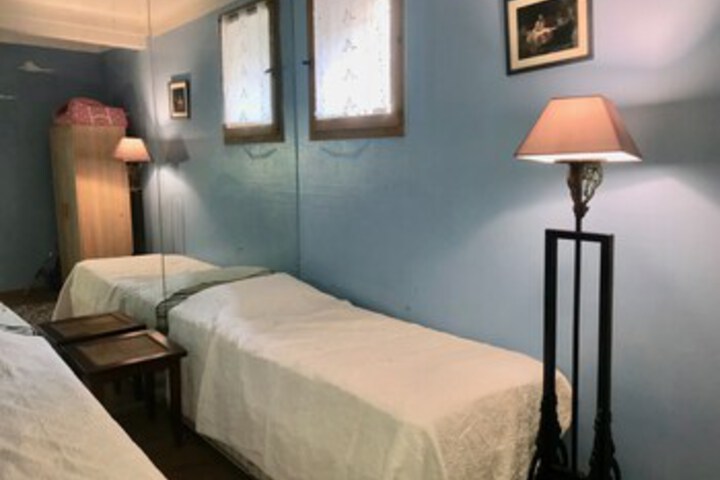 Room 34 of 49