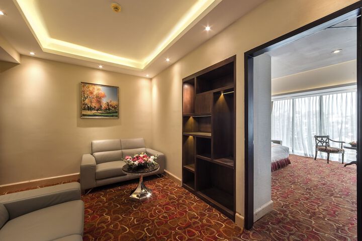 Room 18 of 34