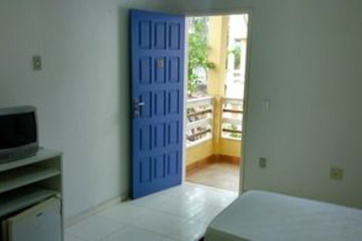 Room 27 of 40