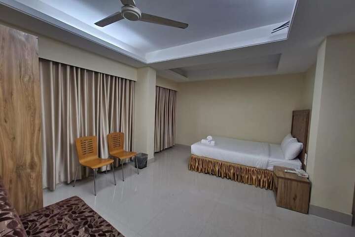 Room 2 of 5