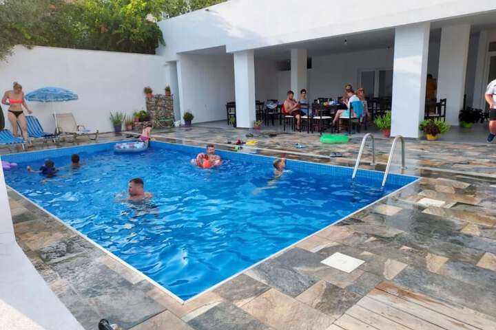 Pool 24 of 30