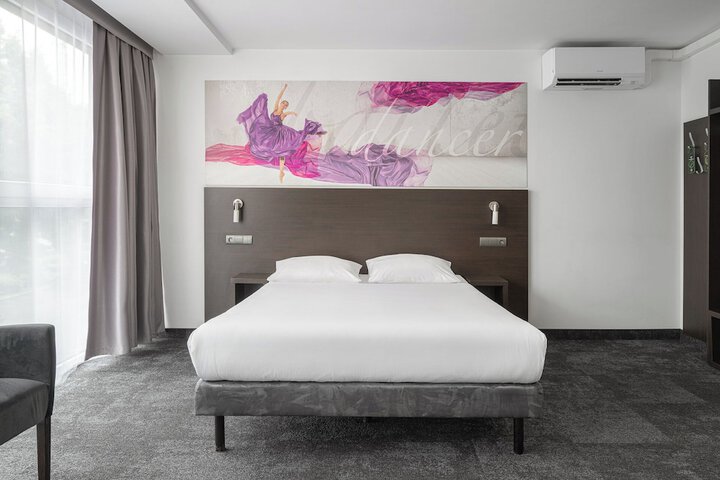 Room 35 of 139