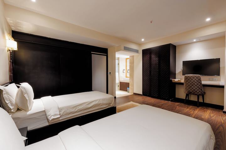 Room 25 of 153