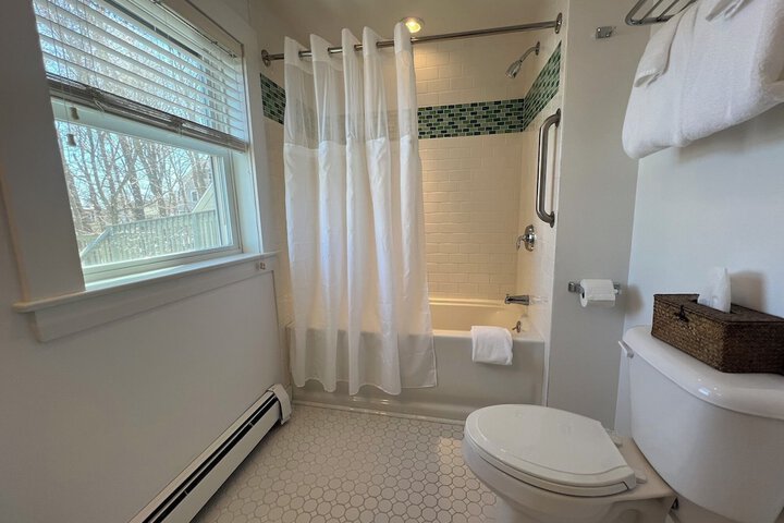 Room 180 of 297