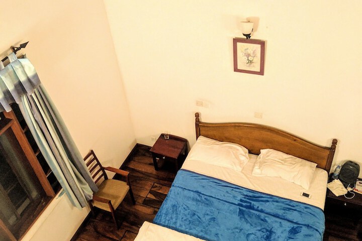 Room 10 of 14