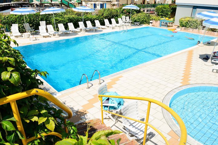 Pool 12 of 40