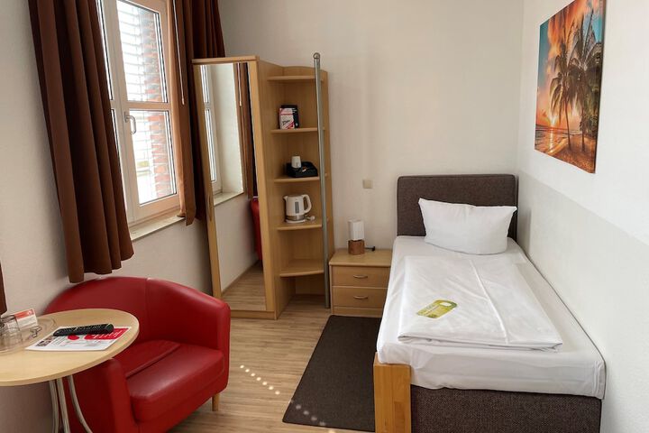 Room 16 of 31