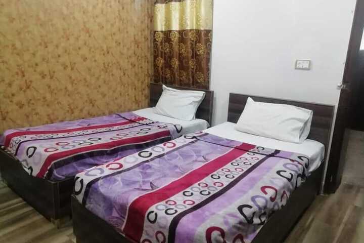 Room 21 of 40