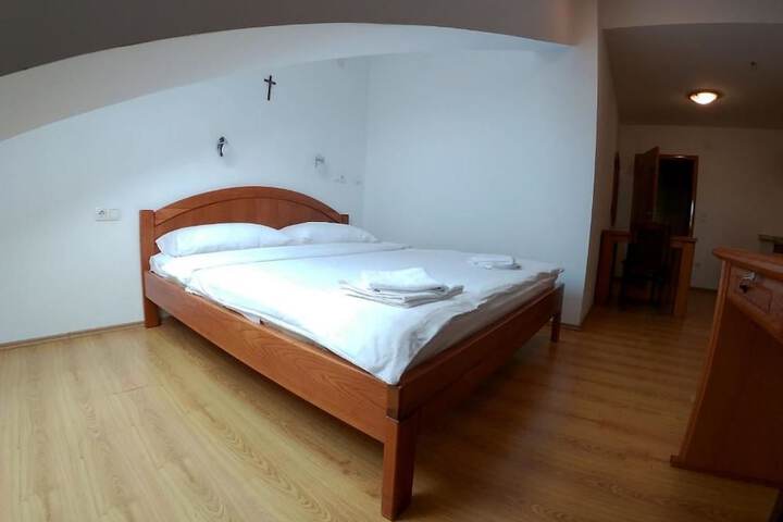 Room 45 of 60