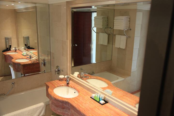 Room 35 of 67
