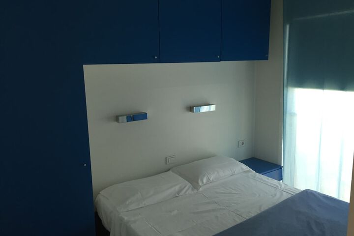 Room 30 of 227
