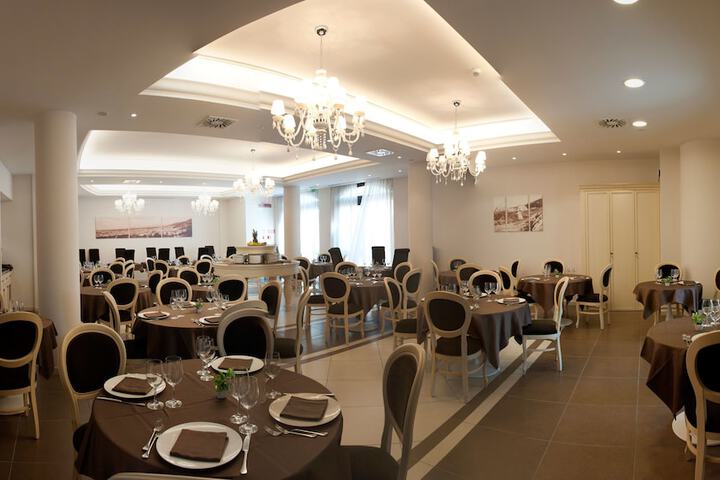 Dining 69 of 85