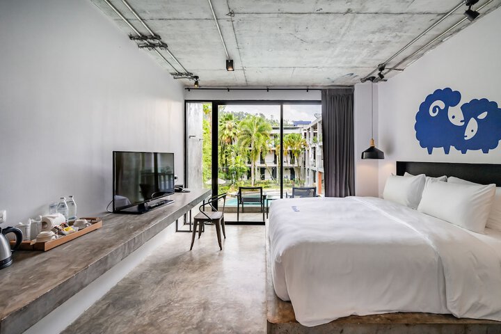 Room 8 of 96