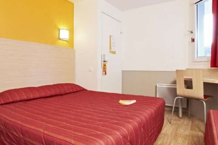Room 32 of 77