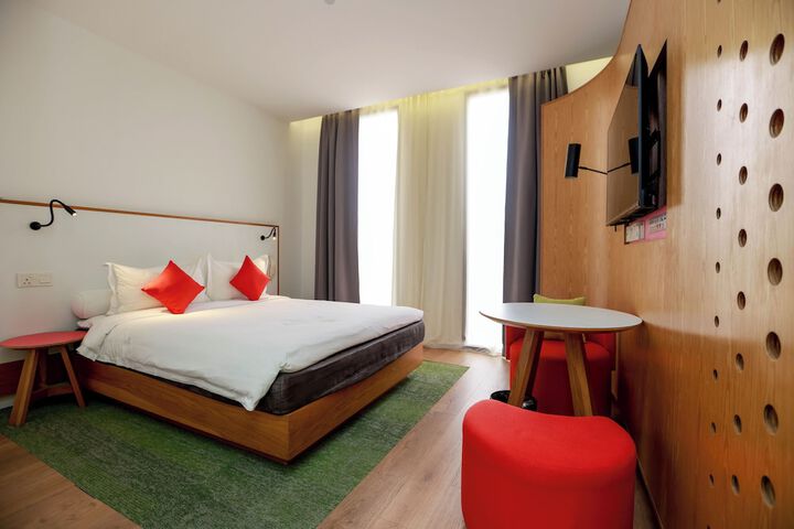 Room 11 of 28