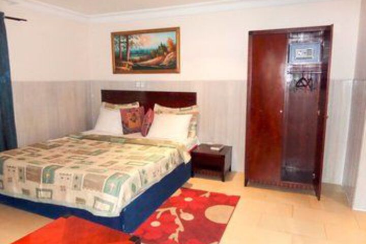 Room 10 of 23