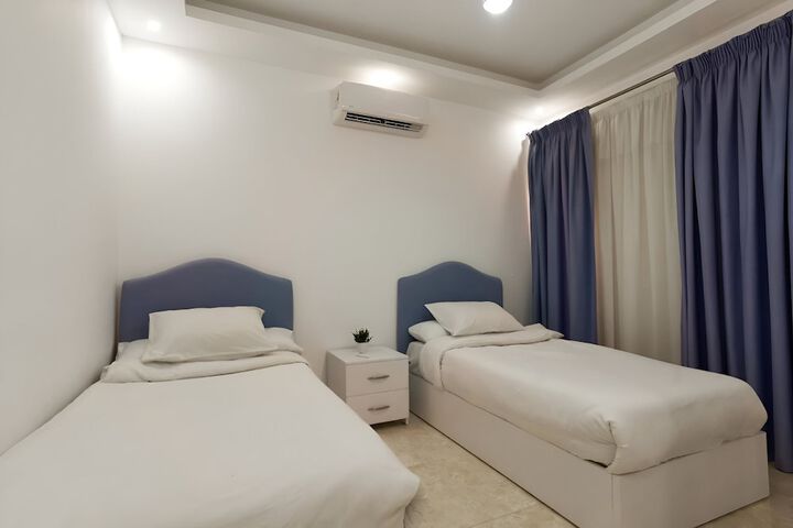 Room 6 of 34