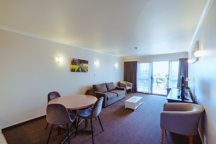 Room 28 of 63