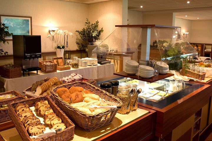 Breakfast/Coffee Service 17 of 34