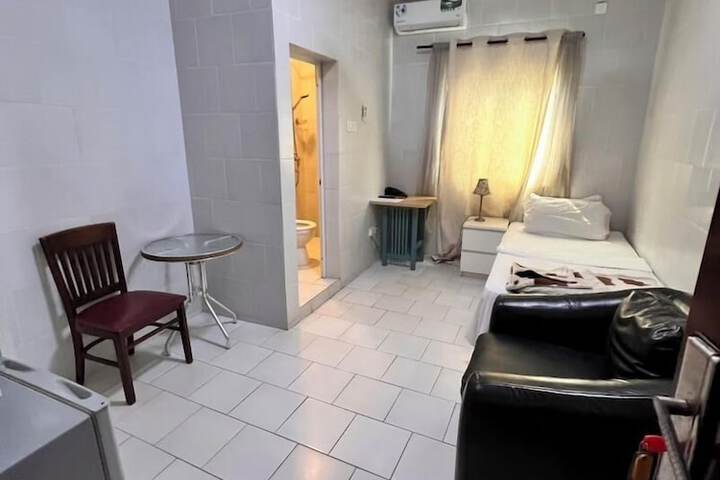 Room 9 of 33