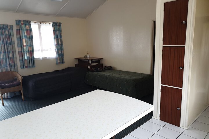Room 6 of 12