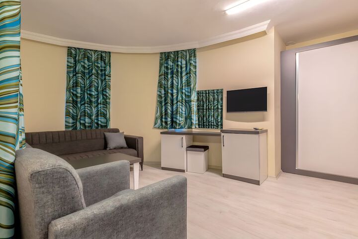 Room 4 of 36