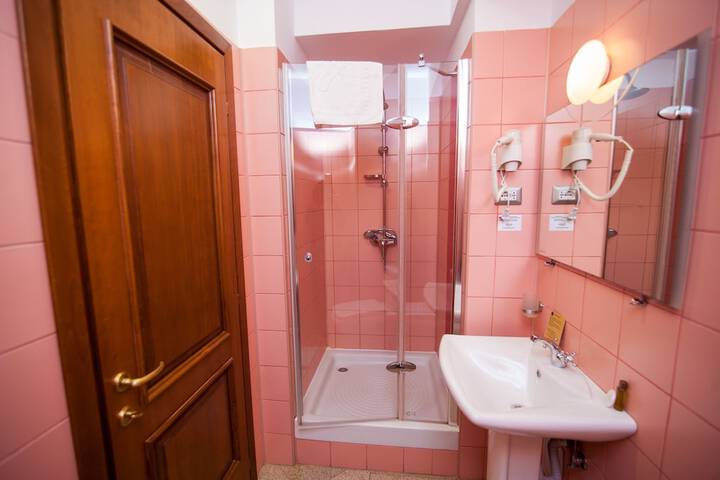 Room 35 of 62