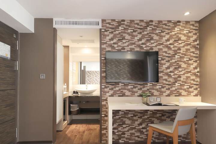 Room 32 of 47