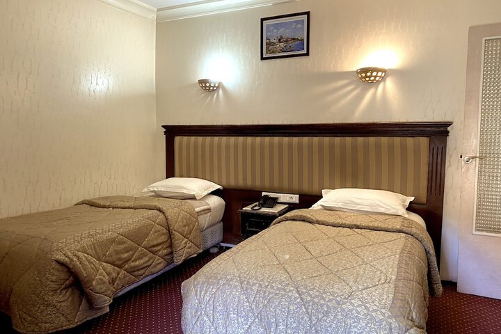 Room 10 of 19