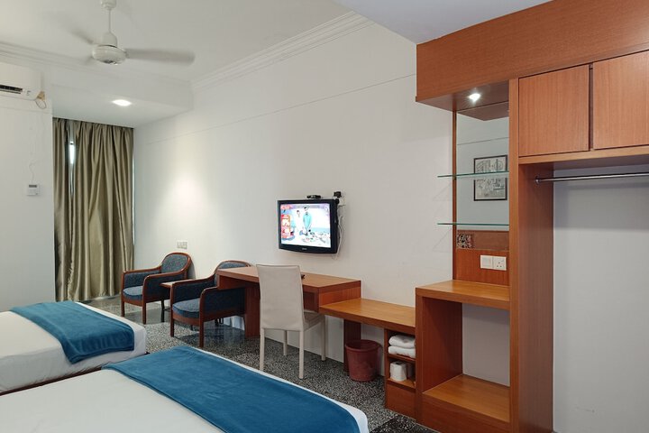 Room 7 of 13