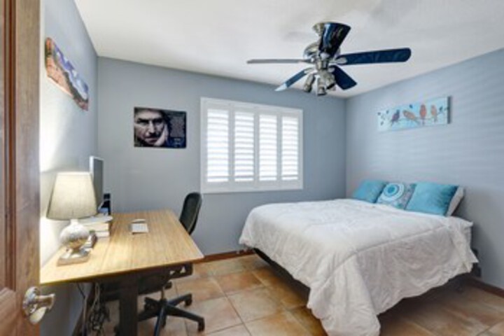 Room 32 of 38