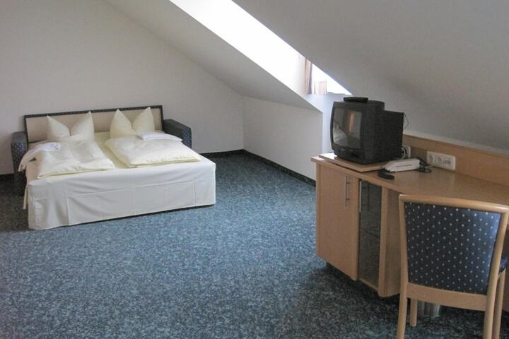 Room 14 of 30