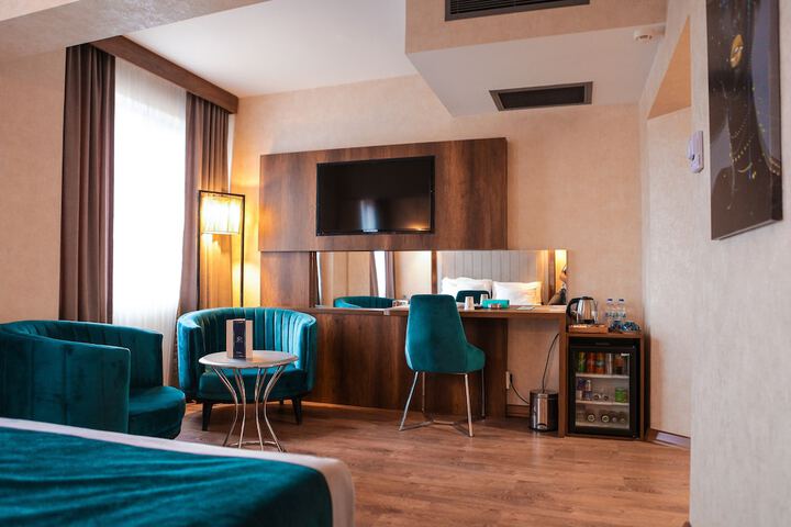 Room 33 of 106