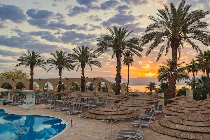 Pools & Facilities