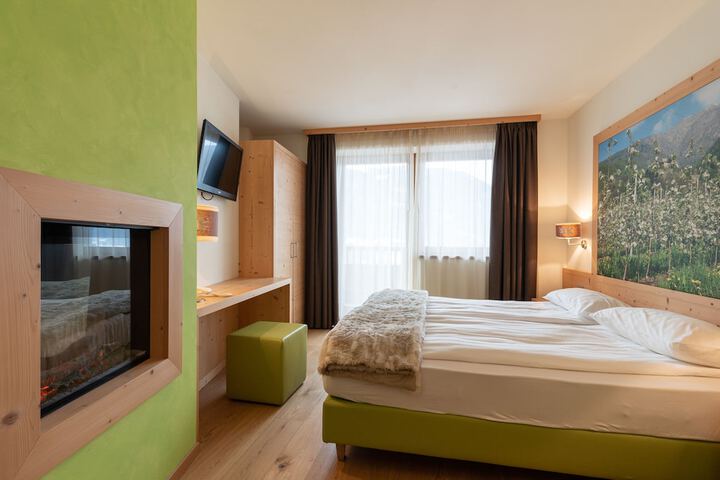 Room 4 of 38