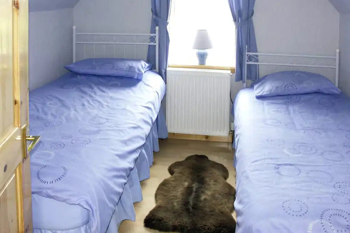 Room 5 of 6