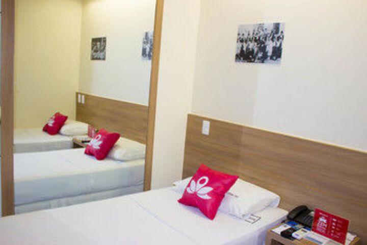 Room 17 of 32