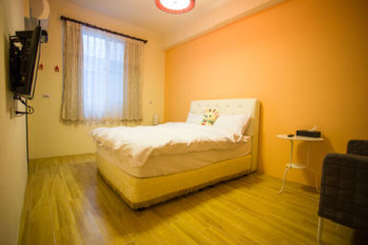 Room 12 of 22