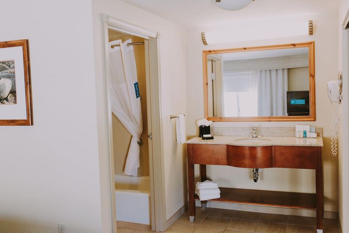 Room 25 of 38