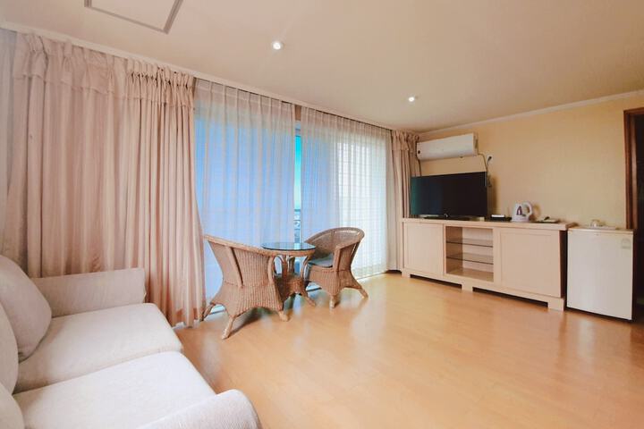 Room 10 of 38