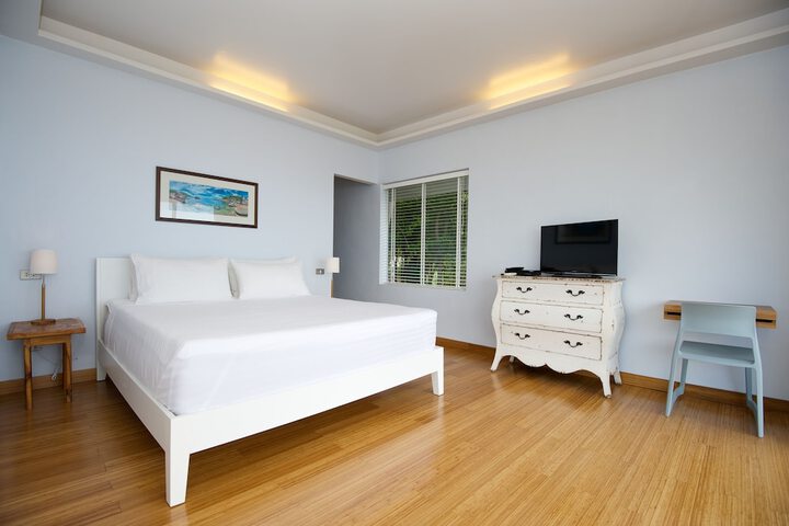 Room 3 of 73