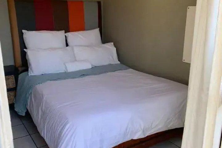 Room 4 of 9