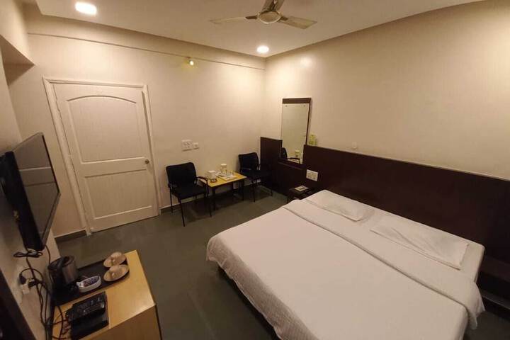 Room 13 of 34