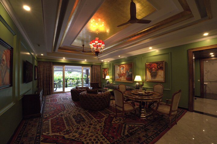 Room 13 of 32