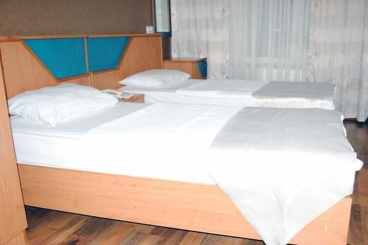 Room 8 of 16