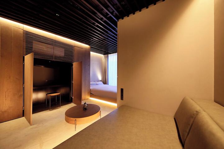 Room 8 of 21